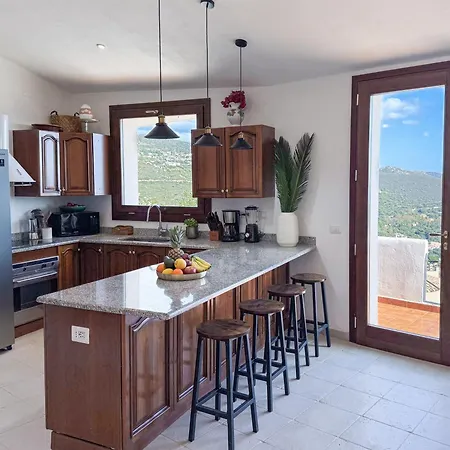 Mizar - Newly Renovated Private And An Amazing View